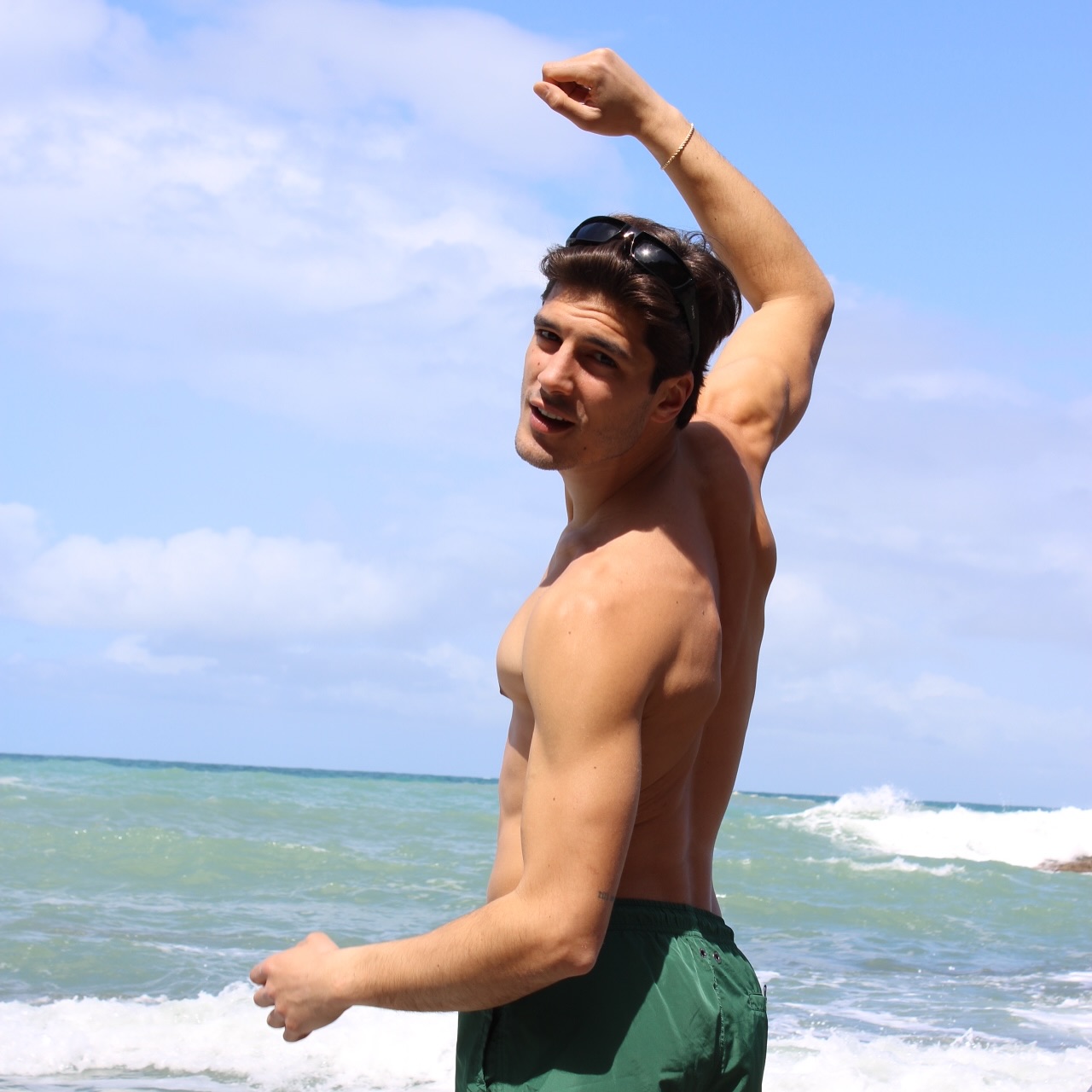 Waking up by the sea 🌊😍