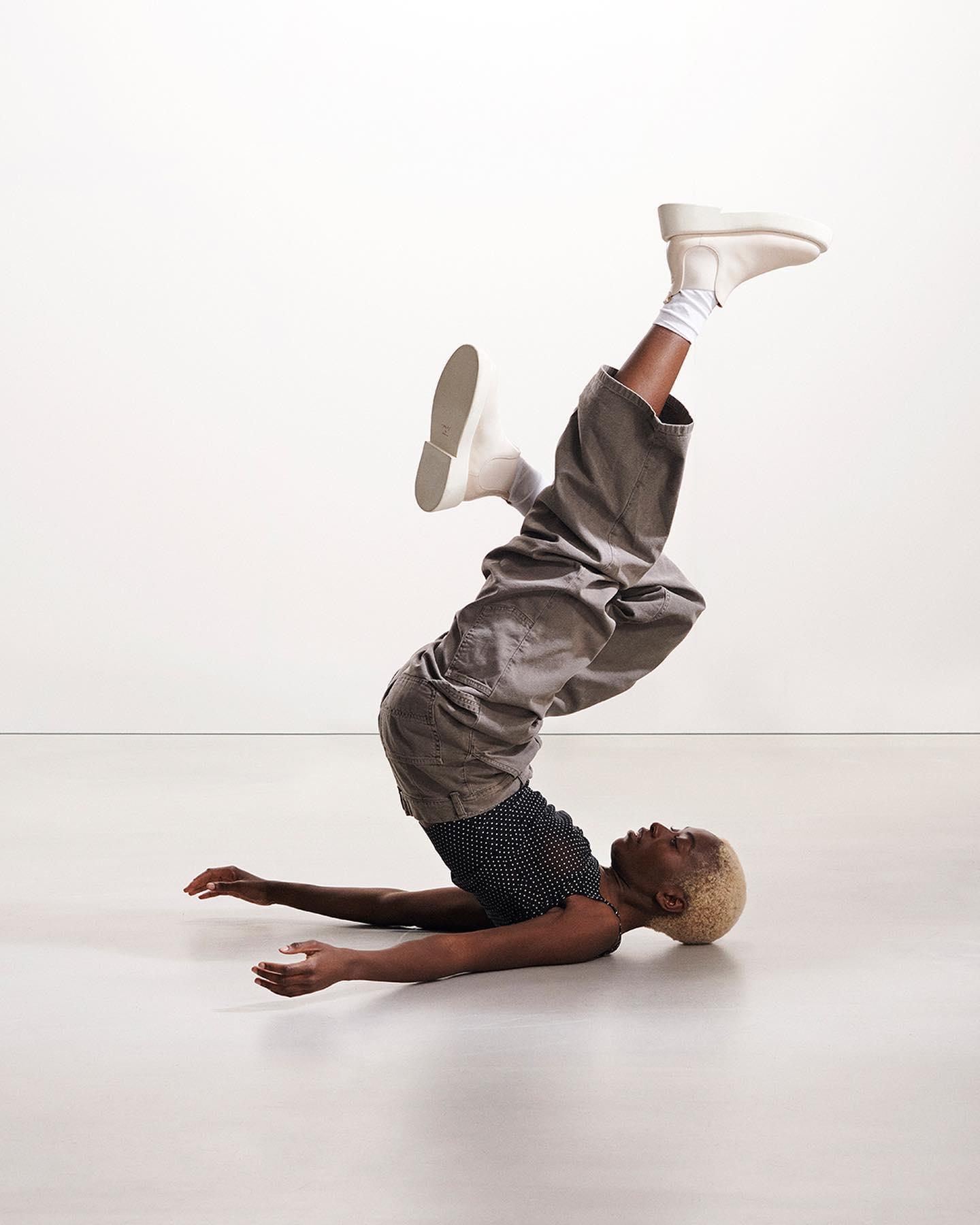 falling for @marsell.official 

Movement director: @giadavailati
Photo: @federica__sasso
Lights and digital assistants: @gravida94
@riccardo_ruffolo
Stylist: @annacarrangeles_
Video: @cirodiniccolo @emanuele.canto