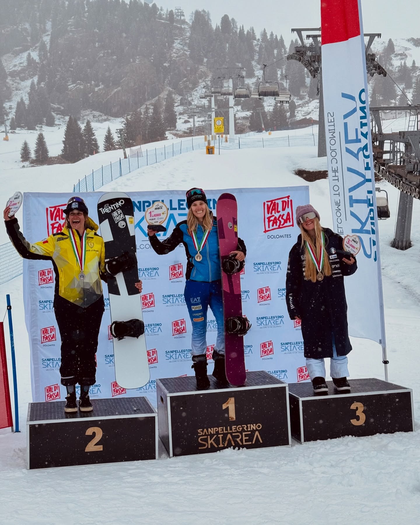 Quattro volte campionessa italiana di SBX! 🏆 🇮🇹
Felice di condividere ogni podio con le mie compagne di squadra—grandi ragazze! 💙🔥

🥇 @fiammeorosportalpini