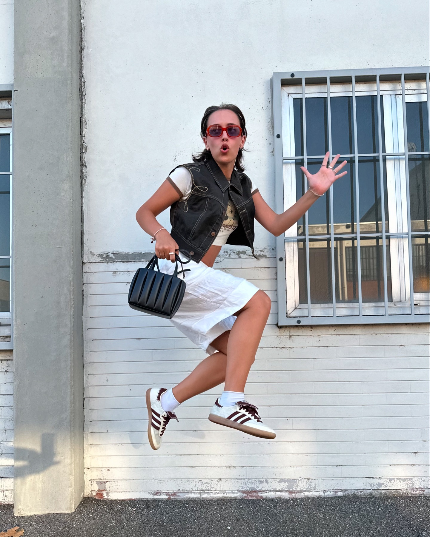 i don’t like normal poses 👍 cool shot mom thank you