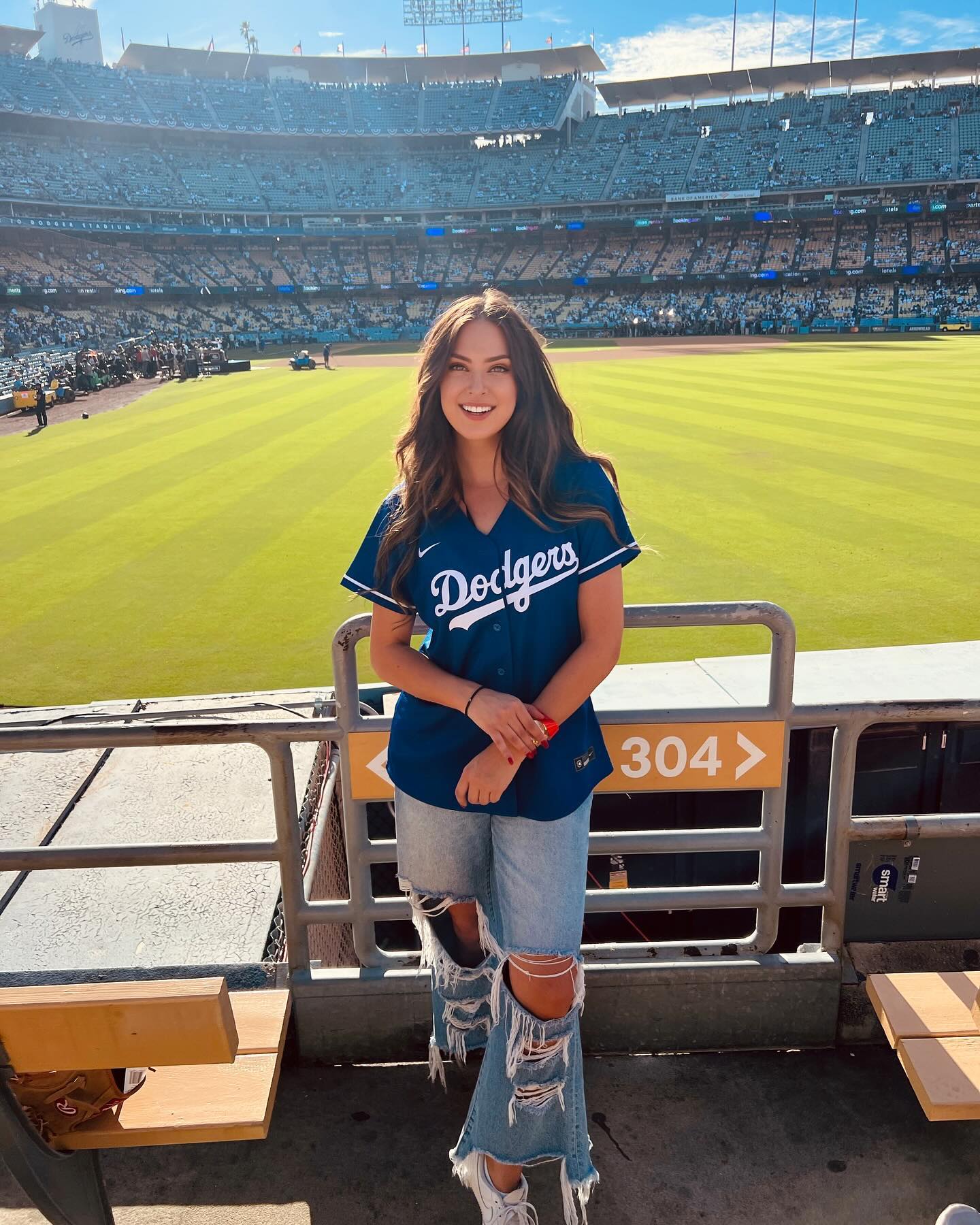 Clearly, she went to the World Series! 
.
.
#dontbeboring #capitalonepartner #capitalone #worldseries #mlb #dodgerstadium