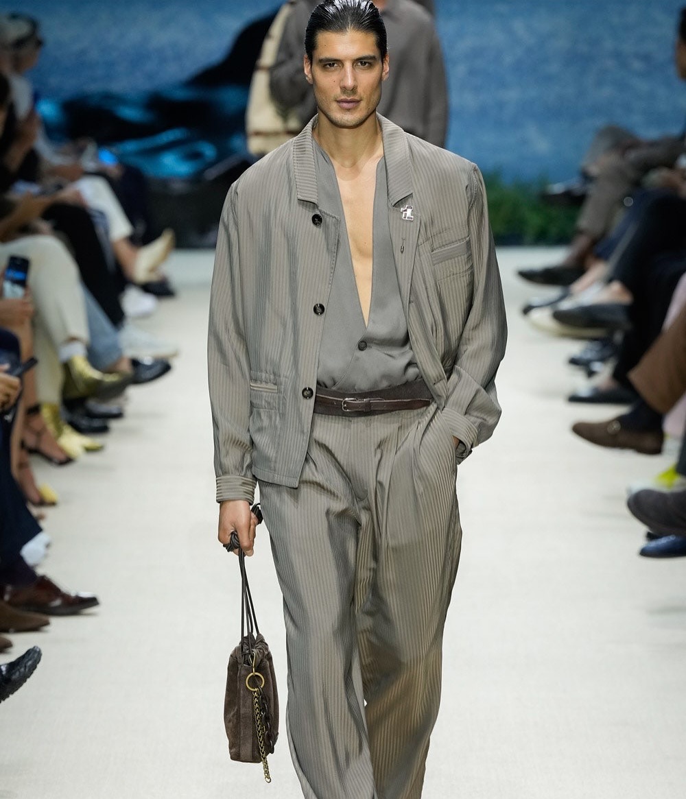 Grazie mille Maestro 🧡 
Un’enorme onore far parte di questo show, grazie a tutto il team della @giorgioarmani, al ragazzo che crede in noi @gianlucadellorco e come sempre a chi rende possibile tutto questo @gerelovesa 🫶🏼

@independent_mgmt 
@marilynagencyny 
@marilynagencynyscouting 
@mlleagency 
@federico_lecce