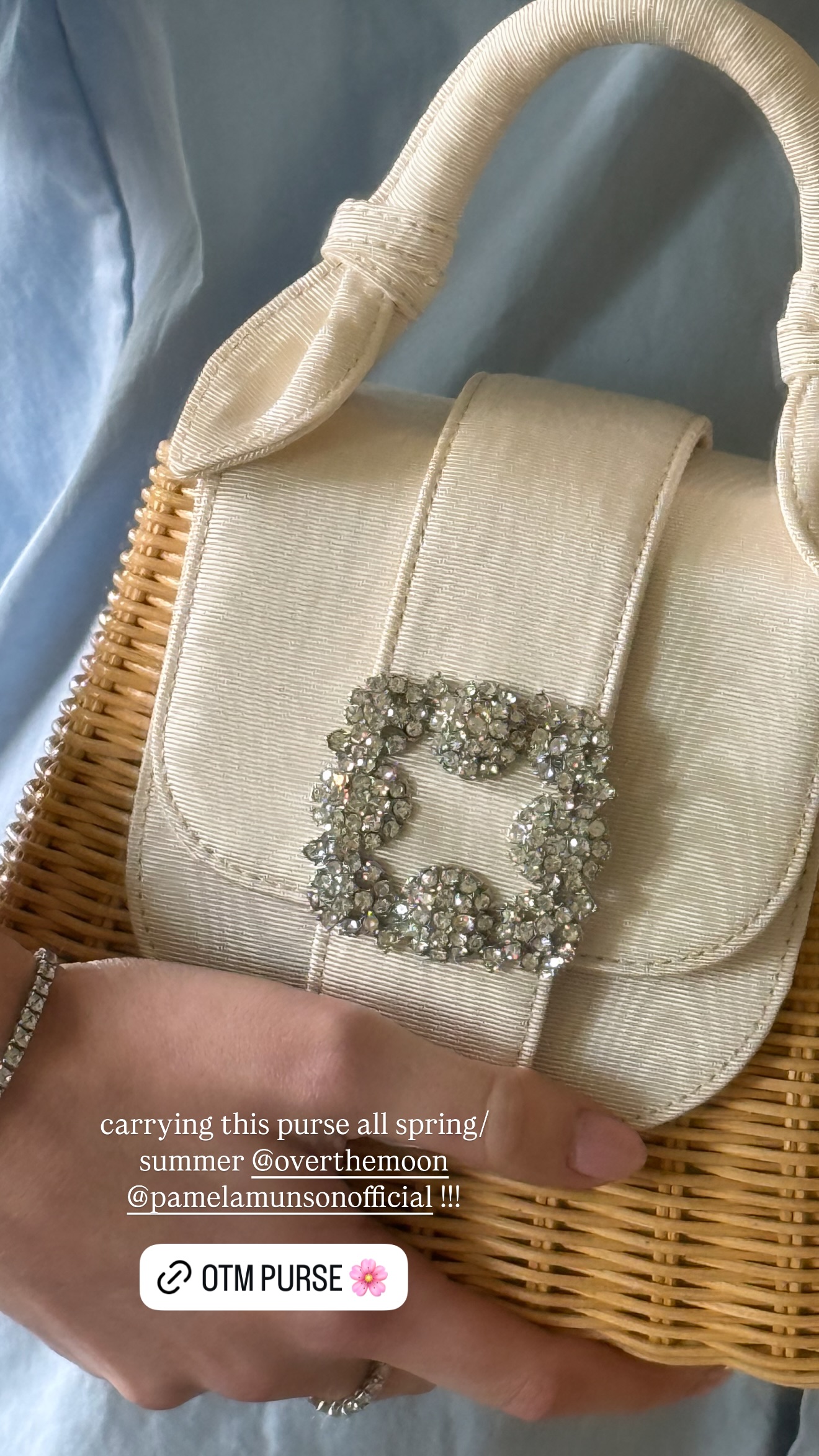carrying this purse all spring/summer @overthemoon @pamelamunsonofficial !!!